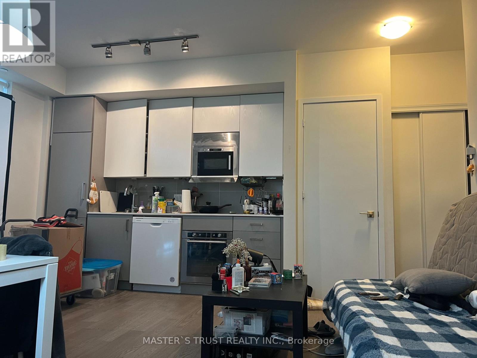 1101 - 17 Dundonald Street, Toronto, Ontario  M4Y 0E4 - Photo 2 - C12426794