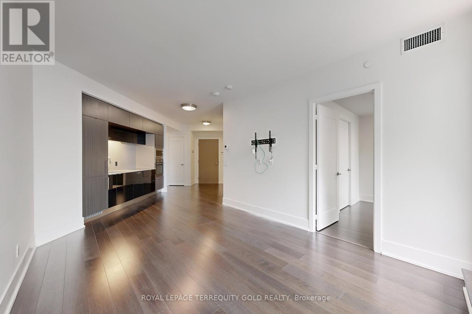 712 - 1 Edgewater Drive, Toronto, Ontario  M5A 0L1 - Photo 18 - C12426836