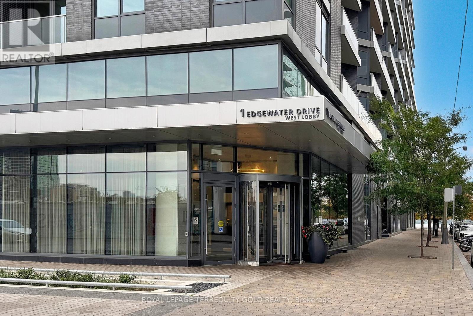 712 - 1 Edgewater Drive, Toronto, Ontario  M5A 0L1 - Photo 3 - C12426836
