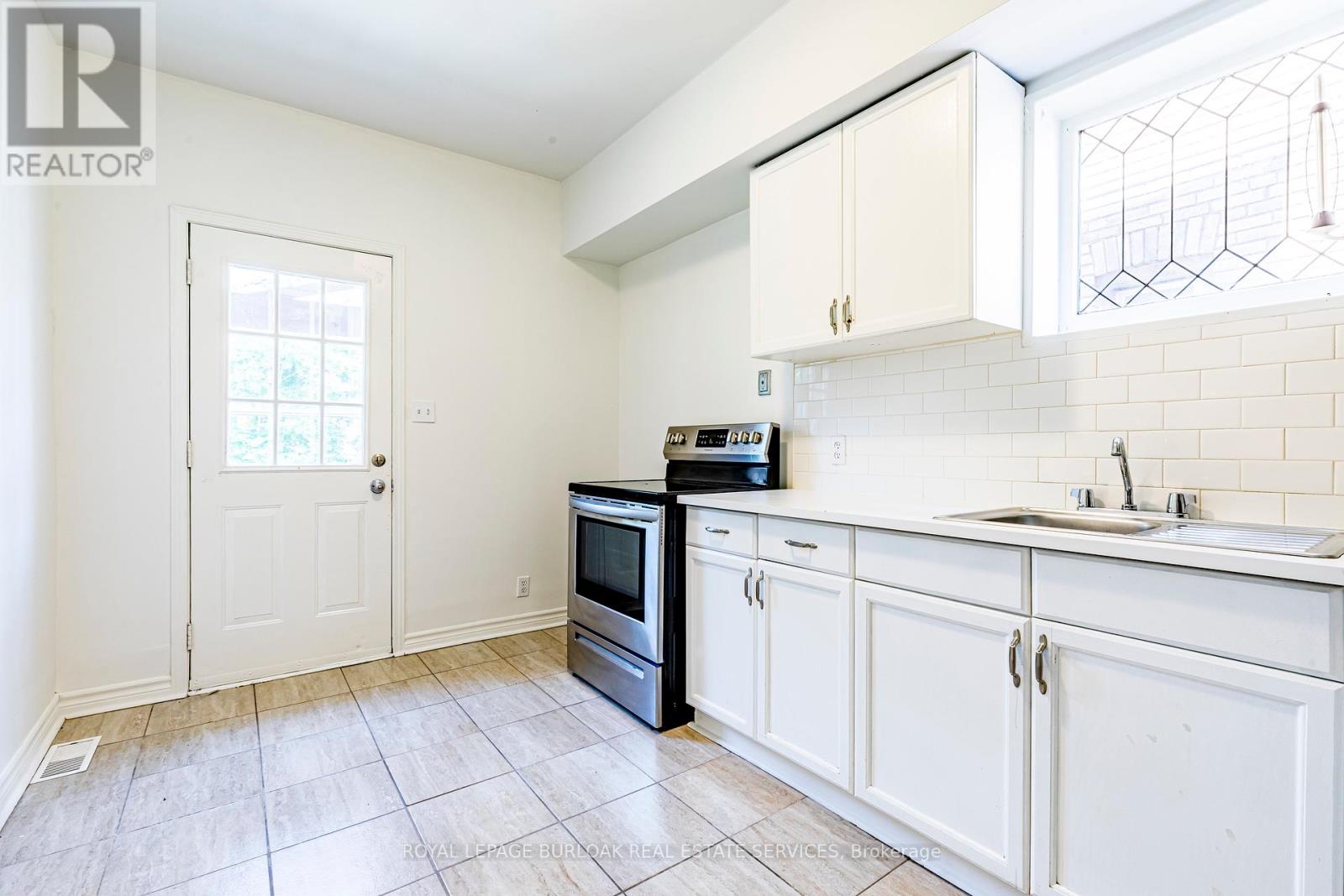 22 Myrtle Avenue, Hamilton, Ontario  L8M 2E9 - Photo 13 - X12284473