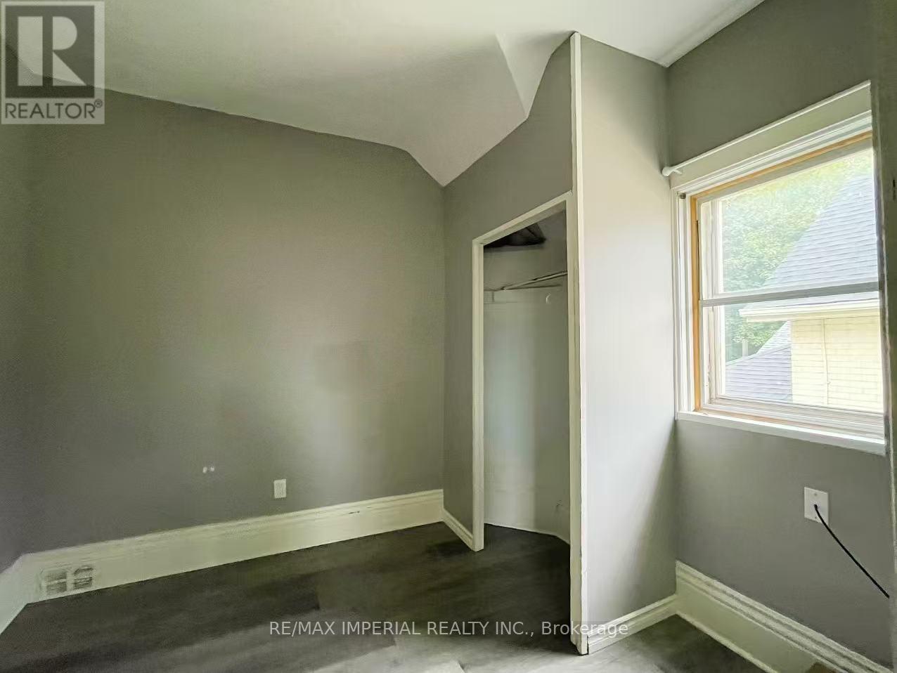 2 (Upper) - 28 Mary Street, Brantford, Ontario  N3S 3A8 - Photo 5 - X12314461