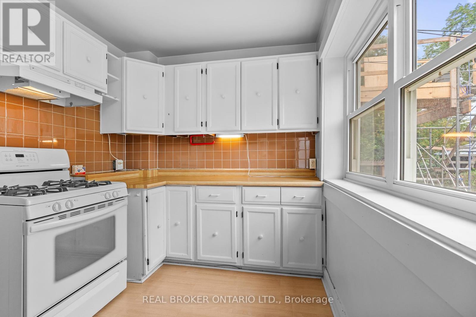 47 Mortimer Avenue, Toronto, Ontario  M4K 1Z9 - Photo 10 - E12426773
