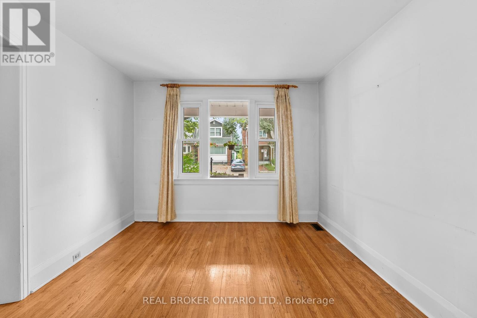 47 Mortimer Avenue, Toronto, Ontario  M4K 1Z9 - Photo 4 - E12426773