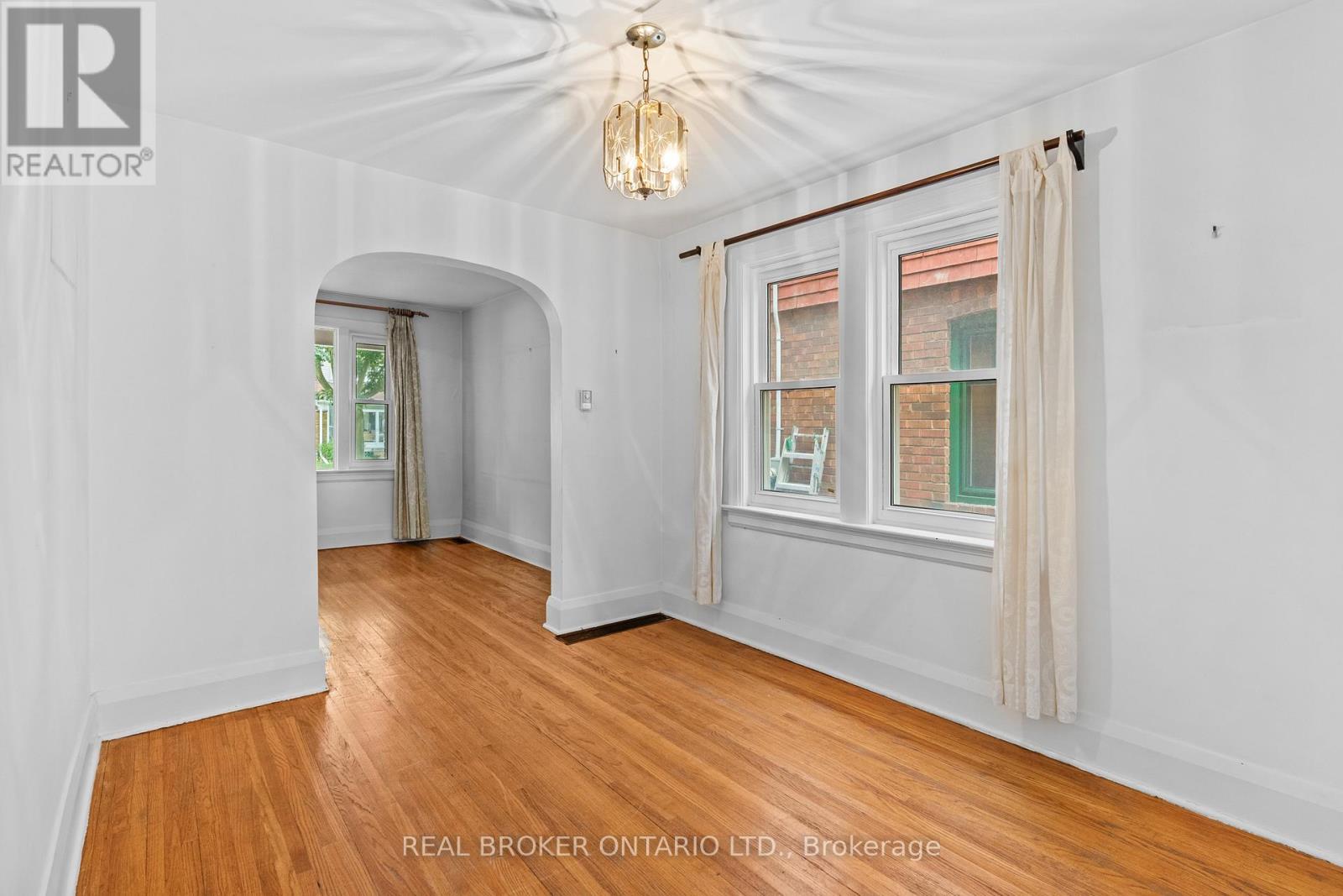 47 Mortimer Avenue, Toronto, Ontario  M4K 1Z9 - Photo 8 - E12426773
