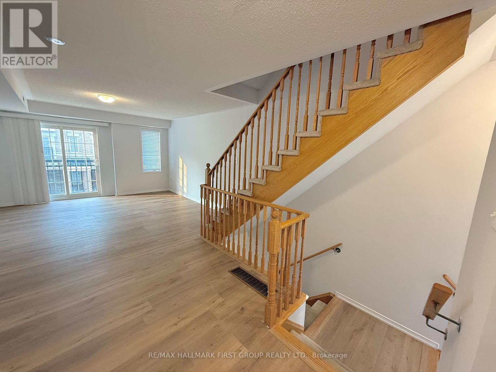 95 Sarita Path, Oshawa, Ontario  L1L 0K7 - Photo 4 - E12426822