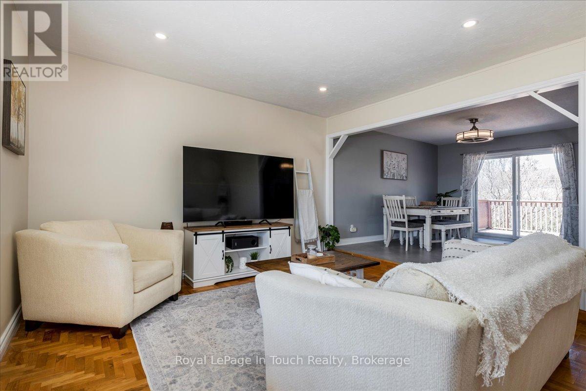 93 Edward Street, Penetanguishene, Ontario  L9M 1J3 - Photo 14 - S12426898