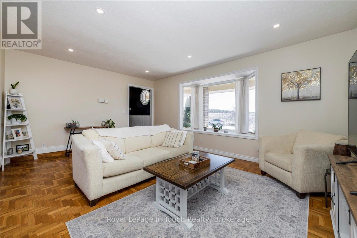 93 Edward Street, Penetanguishene, Ontario  L9M 1J3 - Photo 16 - S12426898