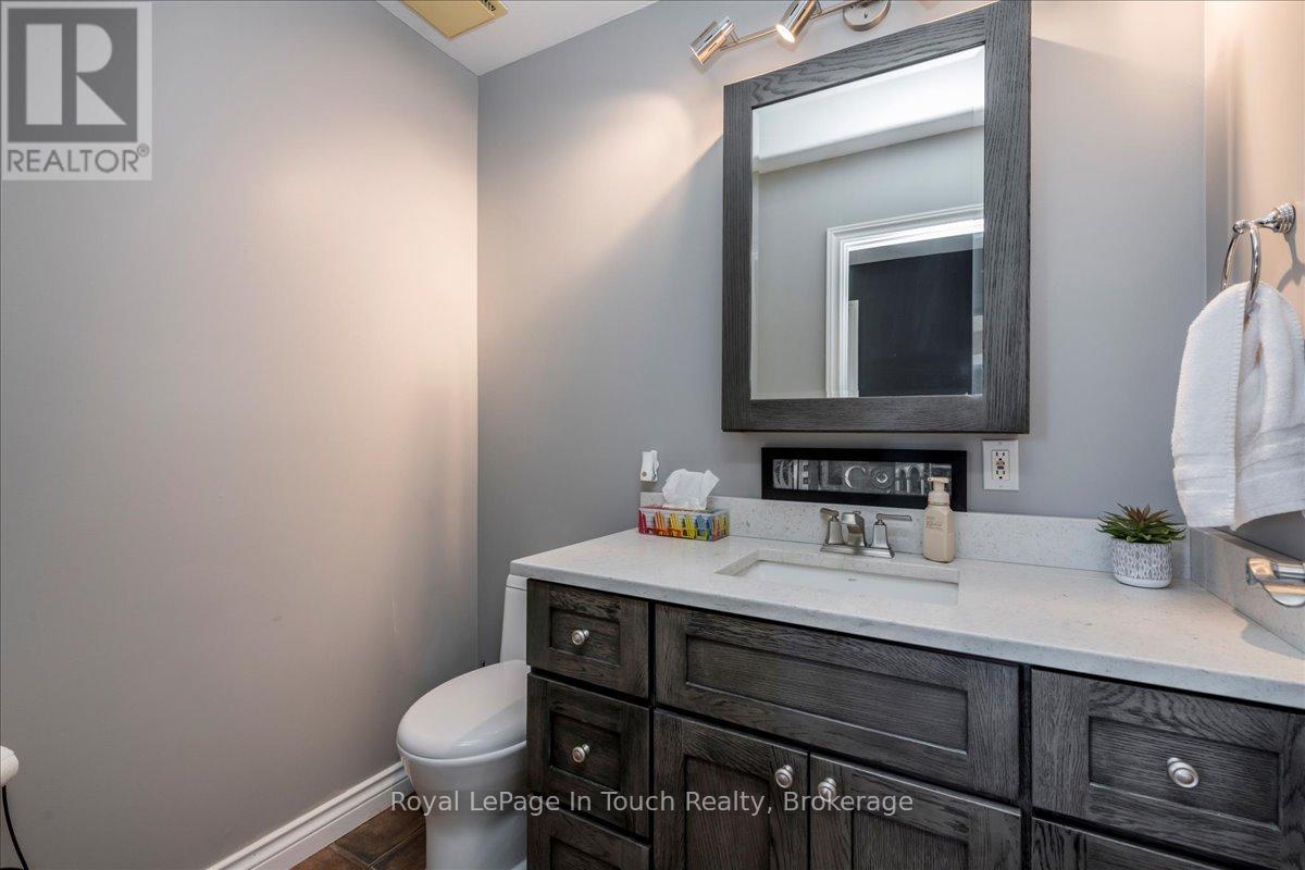 93 Edward Street, Penetanguishene, Ontario  L9M 1J3 - Photo 17 - S12426898