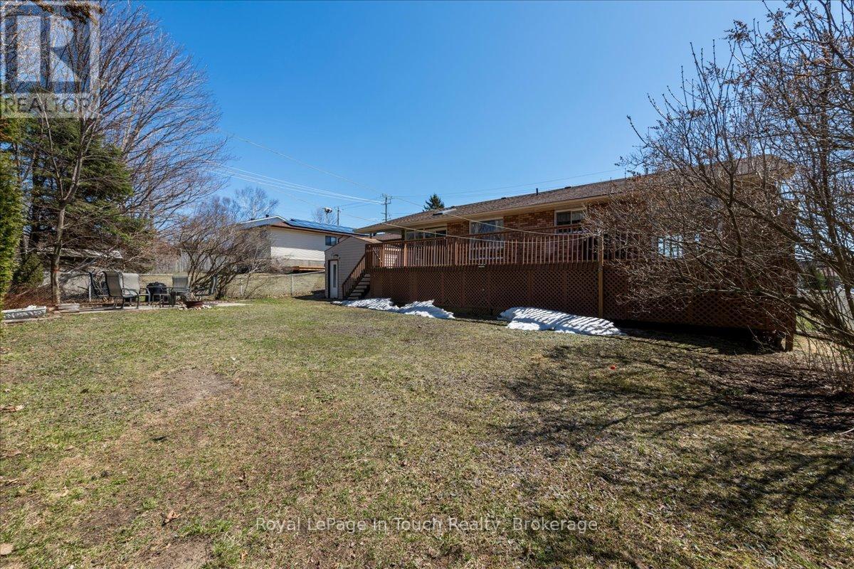 93 Edward Street, Penetanguishene, Ontario  L9M 1J3 - Photo 35 - S12426898