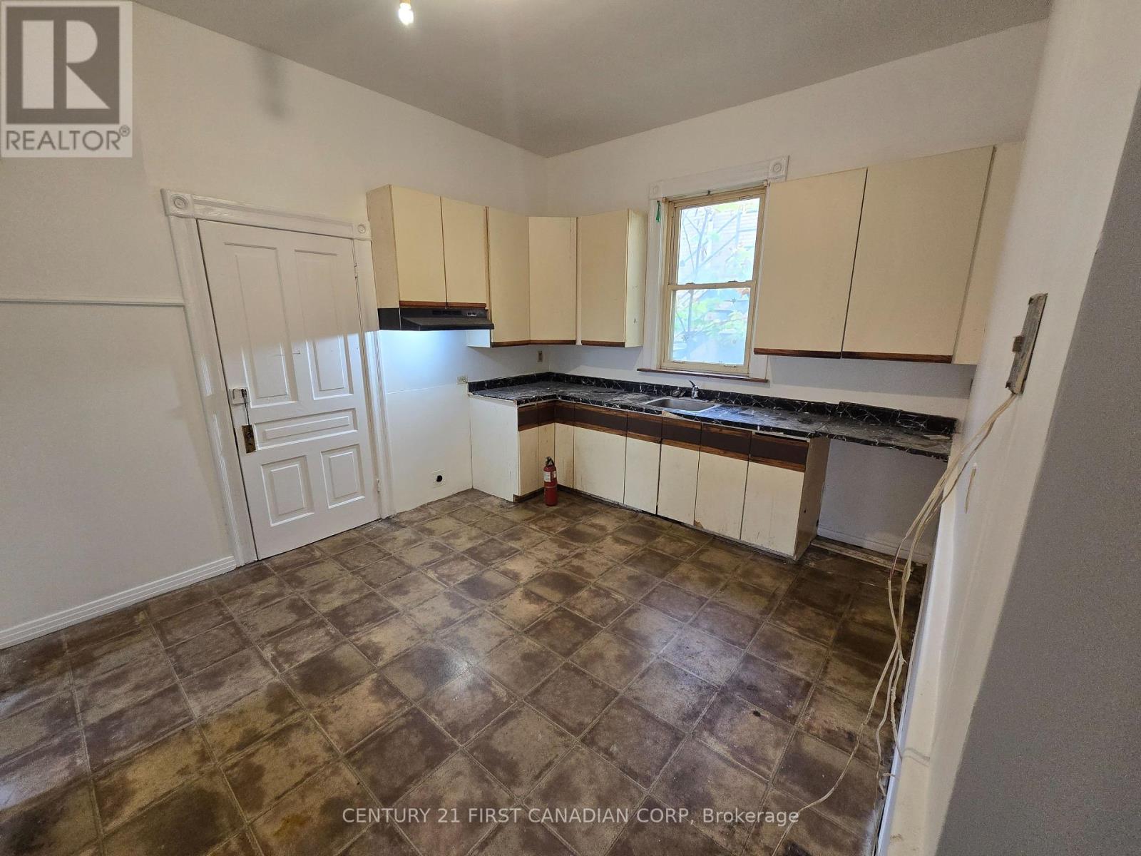 415 Oxford Street E, London East, Ontario  N5Y 3H5 - Photo 8 - X12426894