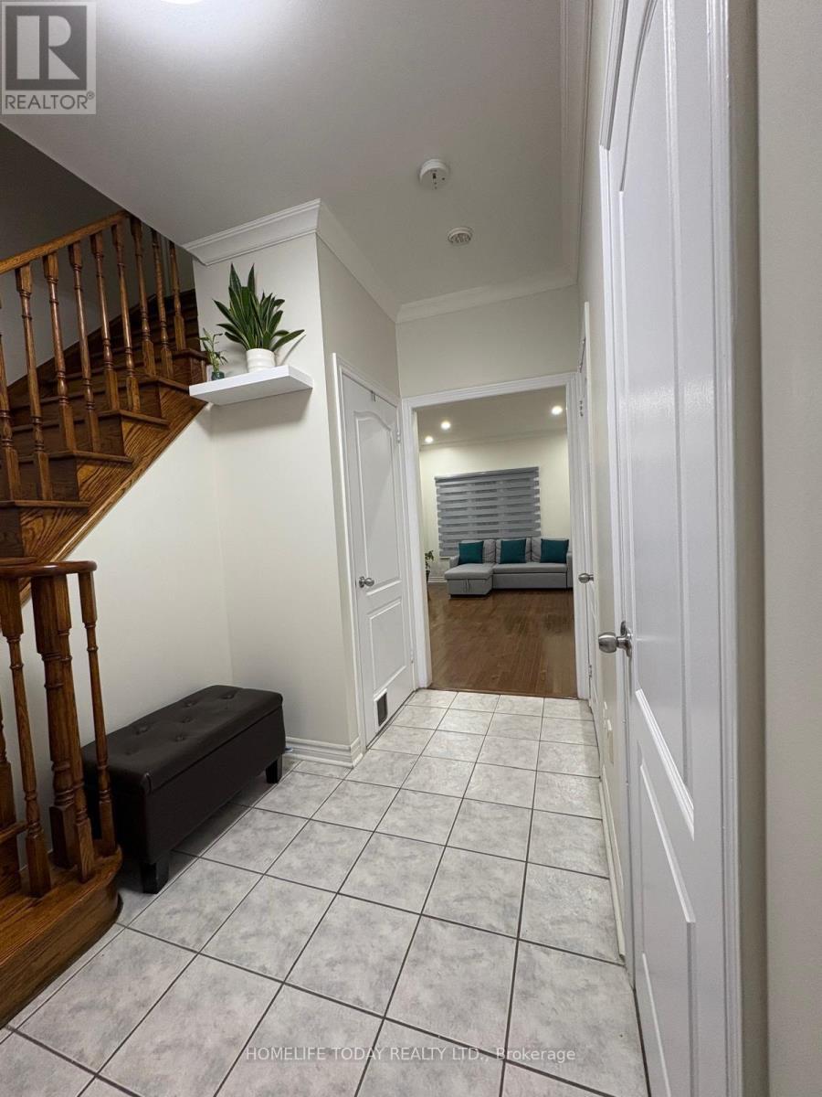 39 Park Place Drive, Markham, Ontario  L6E 1Z9 - Photo 2 - N12426697
