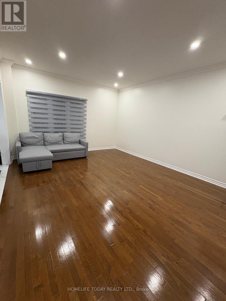 39 Park Place Drive, Markham, Ontario  L6E 1Z9 - Photo 4 - N12426697