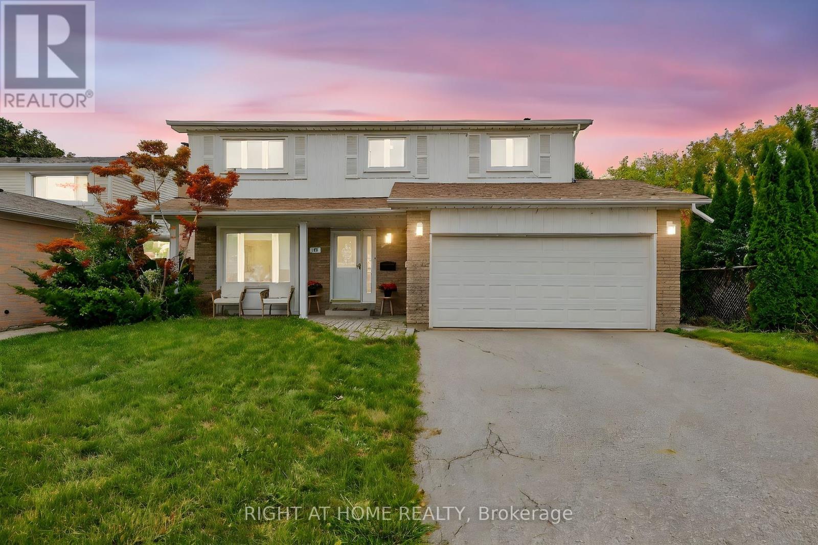 16 MAYVERN CRESCENT, Richmond Hill, Ontario