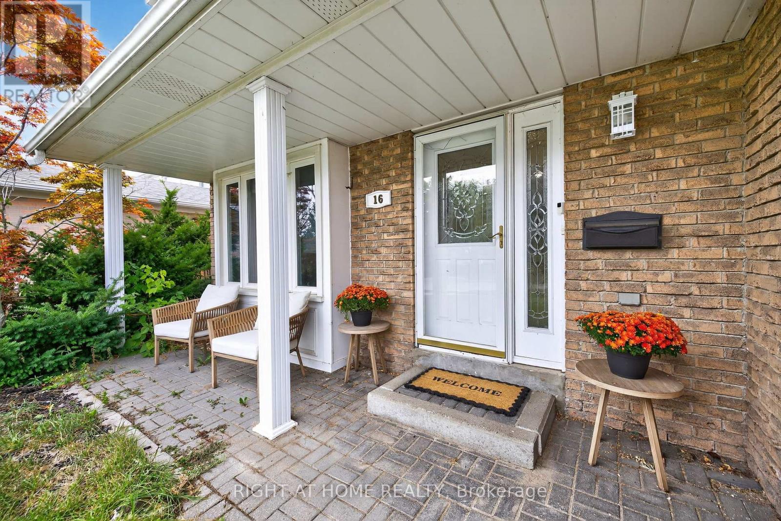 16 Mayvern Crescent, Richmond Hill, Ontario  L4C 5J4 - Photo 3 - N12426771