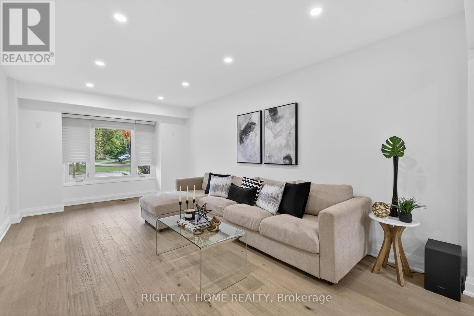 16 Mayvern Crescent, Richmond Hill, Ontario  L4C 5J4 - Photo 8 - N12426771