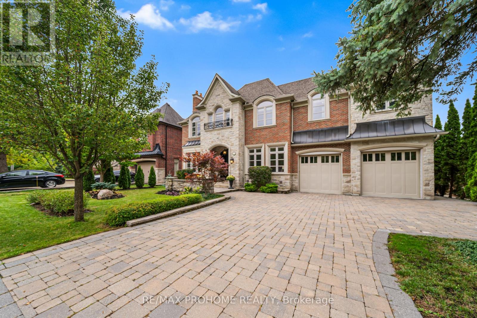 38 Park Crescent, Richmond Hill, Ontario  L4E 3J4 - Photo 2 - N12426790