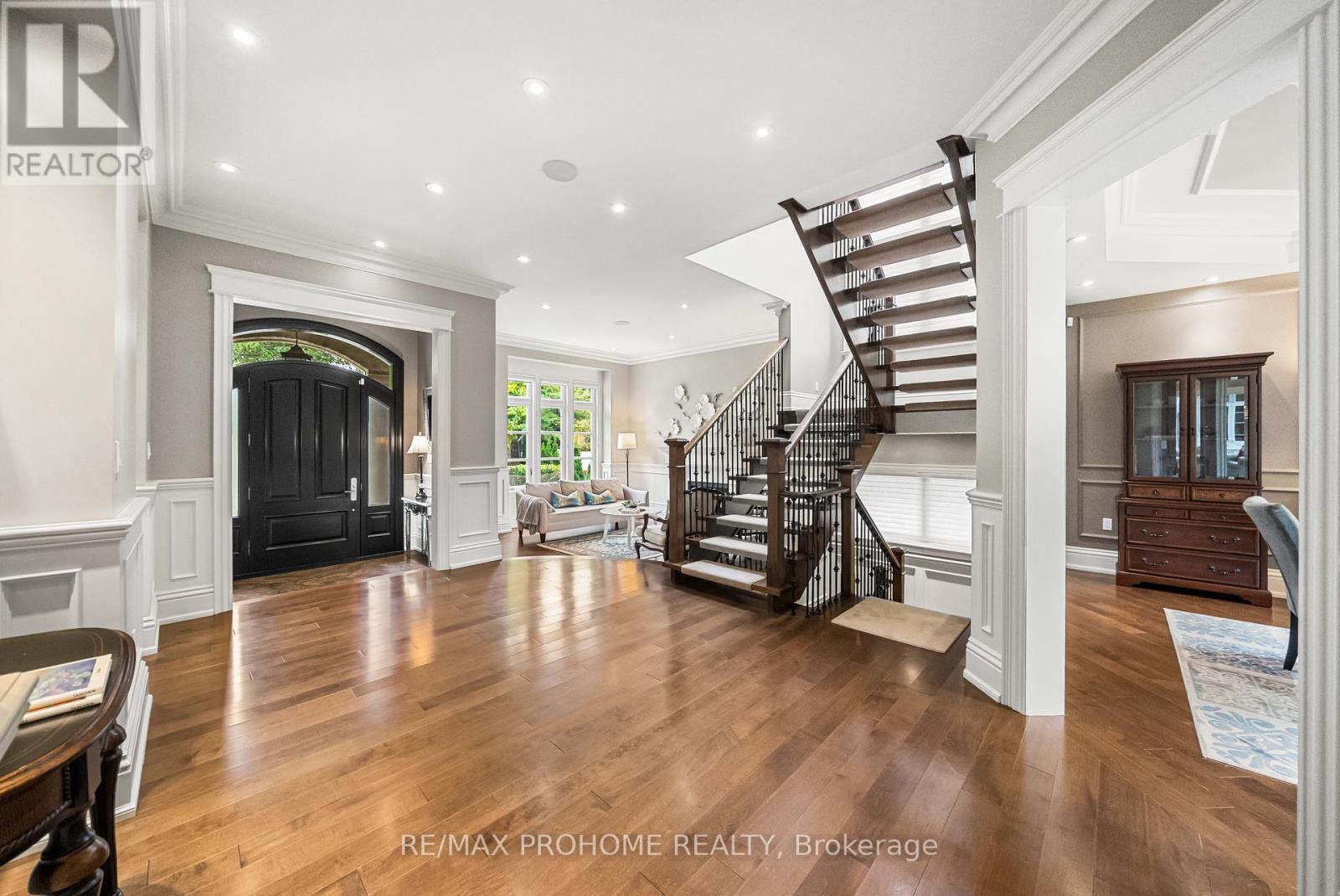 38 Park Crescent, Richmond Hill, Ontario  L4E 3J4 - Photo 4 - N12426790