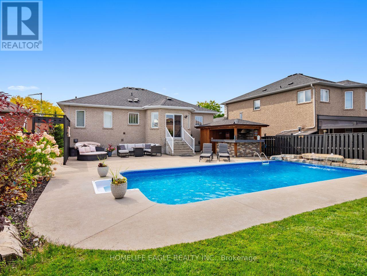 15 Eve Court, Bradford West Gwillimbury, Ontario  L3Z 3H6 - Photo 28 - N12426812