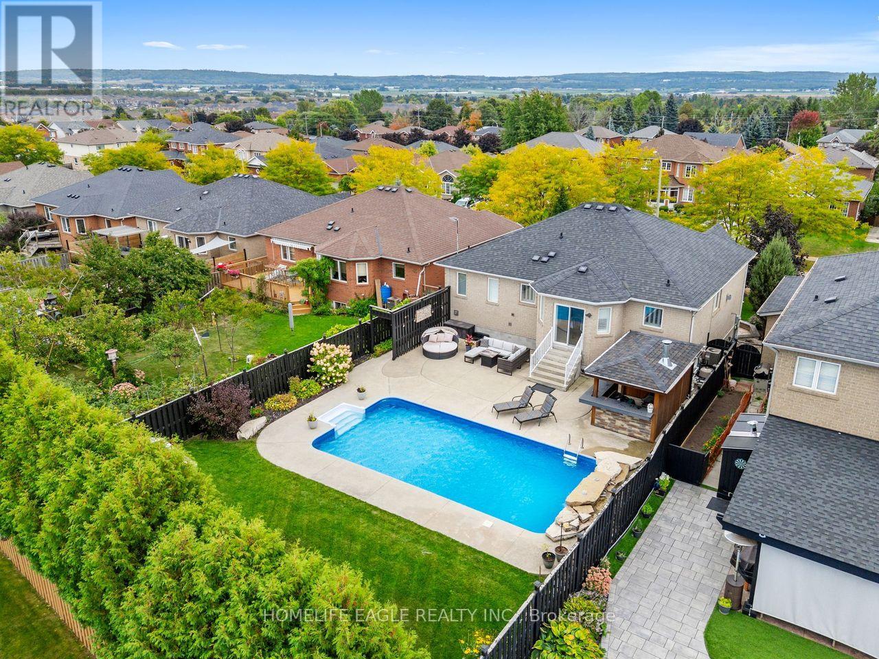 15 Eve Court, Bradford West Gwillimbury, Ontario  L3Z 3H6 - Photo 32 - N12426812