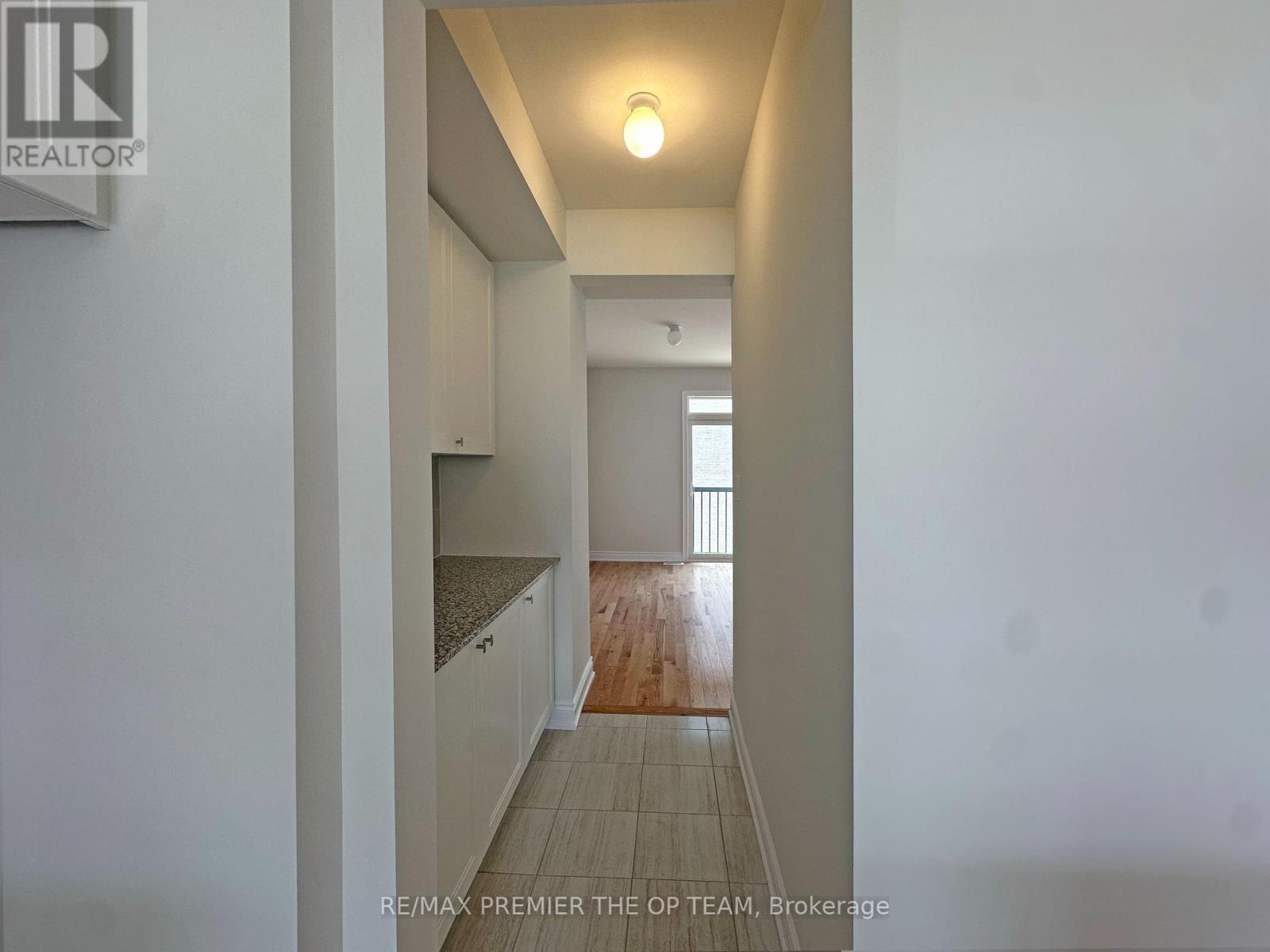 120 Tennant Circle, Vaughan, Ontario  L4L 5L5 - Photo 10 - N12426817