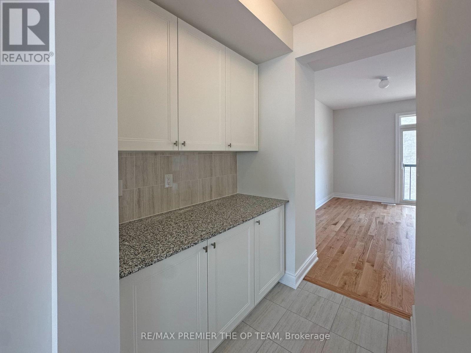 120 Tennant Circle, Vaughan, Ontario  L4L 5L5 - Photo 11 - N12426817