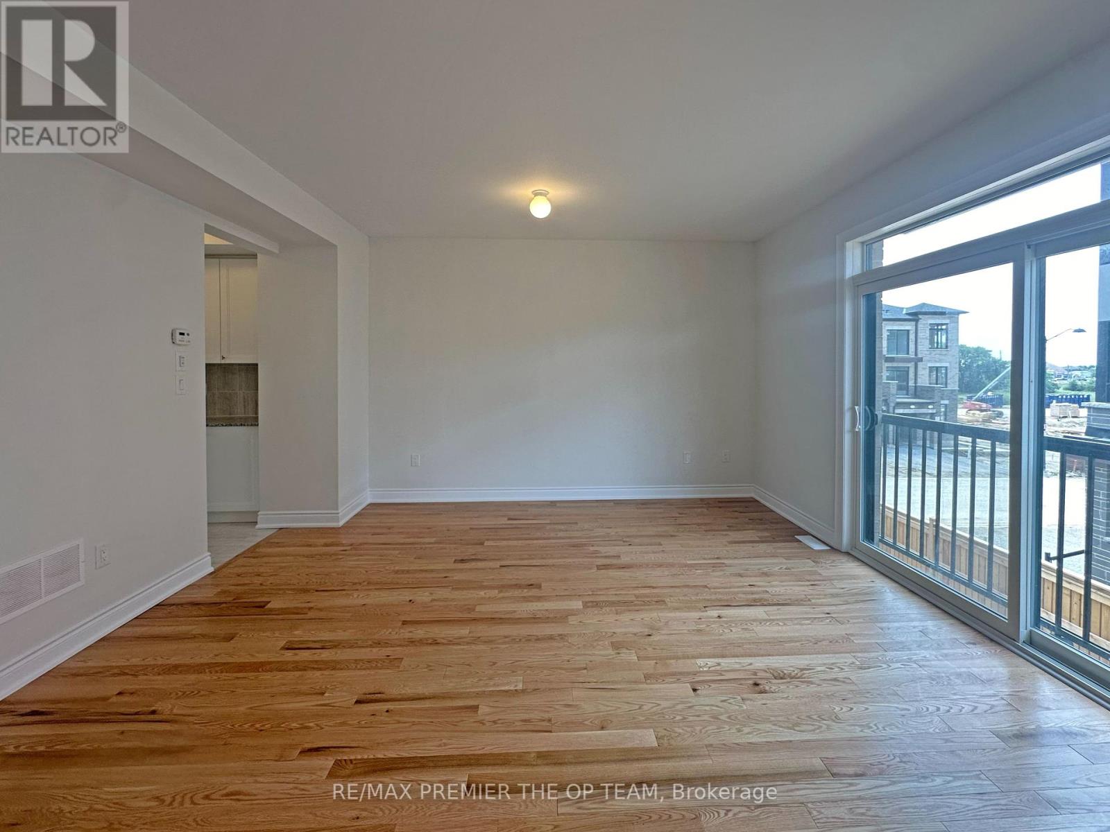 120 Tennant Circle, Vaughan, Ontario  L4L 5L5 - Photo 12 - N12426817