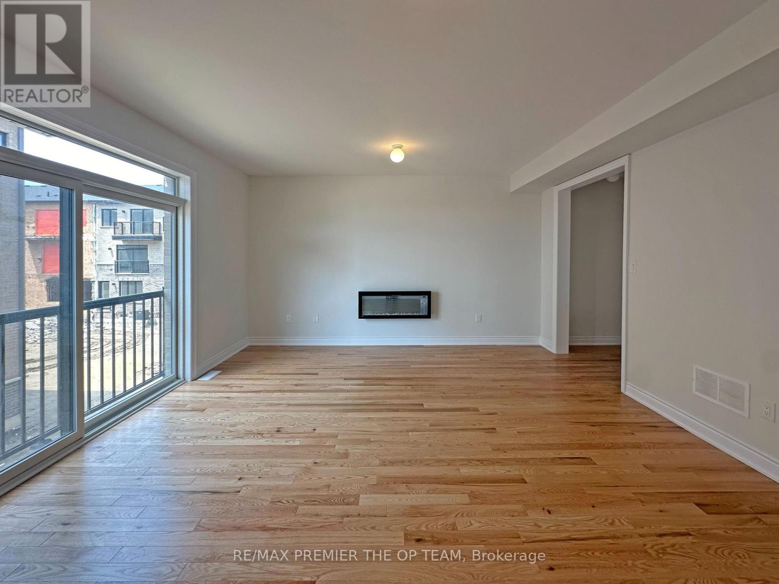 120 Tennant Circle, Vaughan, Ontario  L4L 5L5 - Photo 15 - N12426817