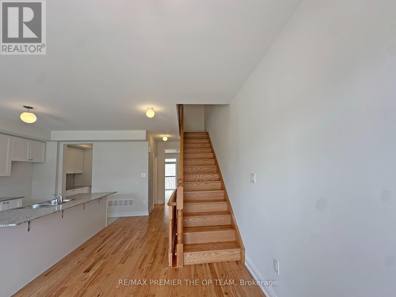 120 Tennant Circle, Vaughan, Ontario  L4L 5L5 - Photo 17 - N12426817