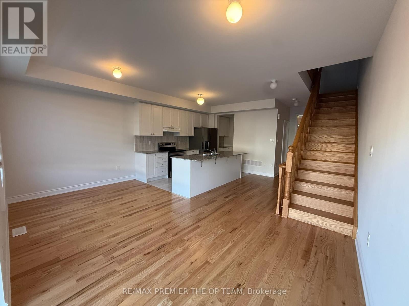 120 Tennant Circle, Vaughan, Ontario  L4L 5L5 - Photo 2 - N12426817