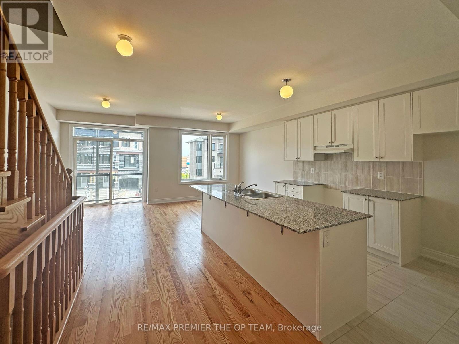 120 Tennant Circle, Vaughan, Ontario  L4L 5L5 - Photo 3 - N12426817