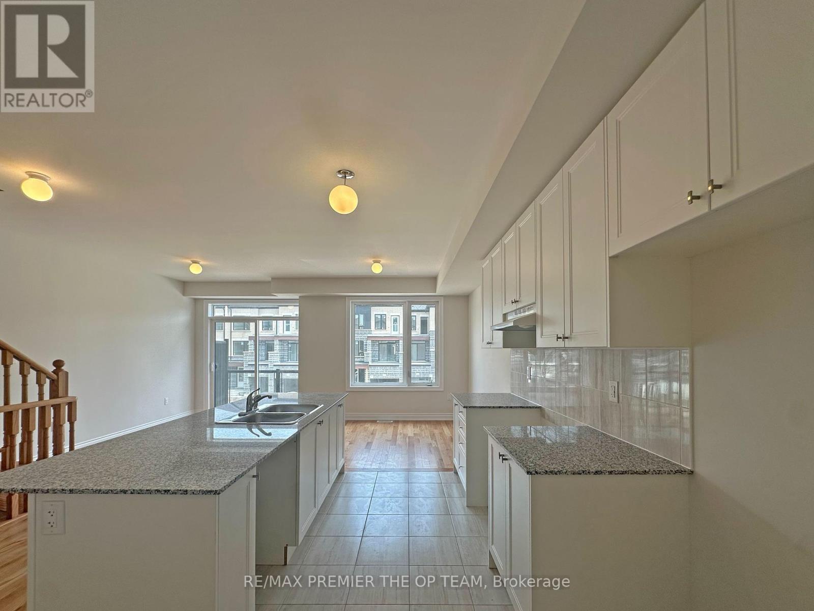 120 Tennant Circle, Vaughan, Ontario  L4L 5L5 - Photo 5 - N12426817