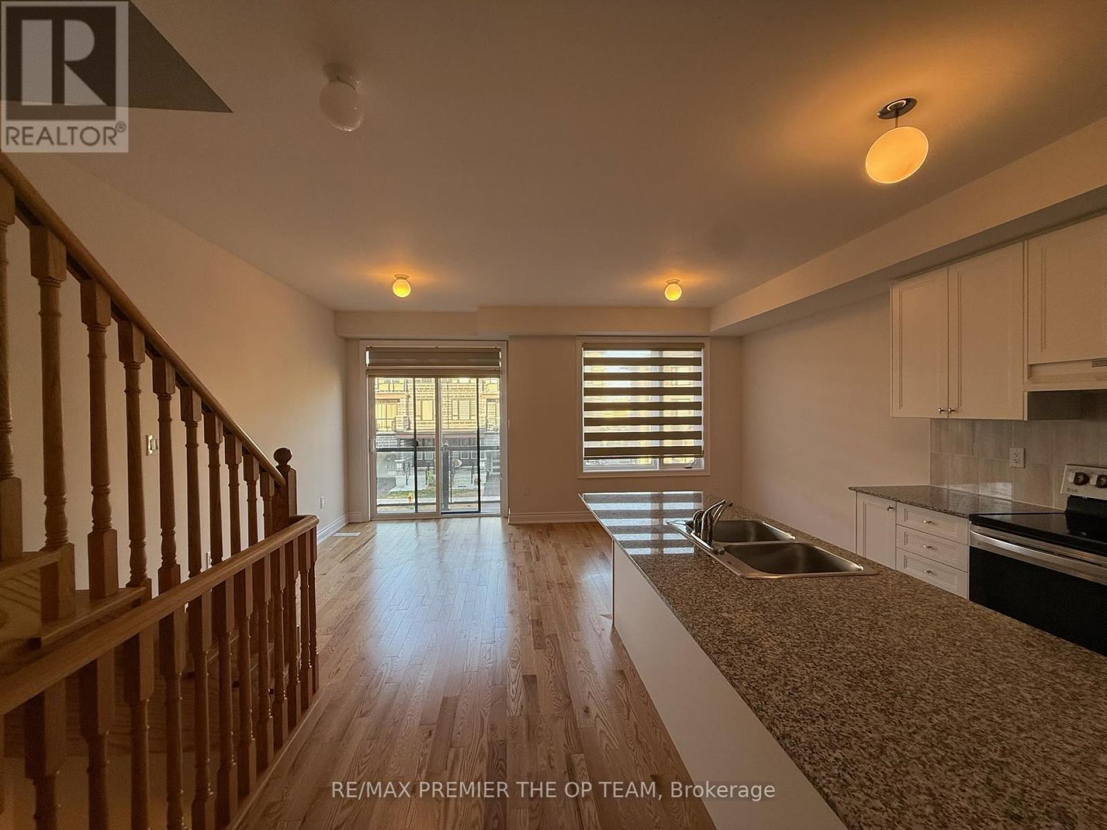120 Tennant Circle, Vaughan, Ontario  L4L 5L5 - Photo 6 - N12426817