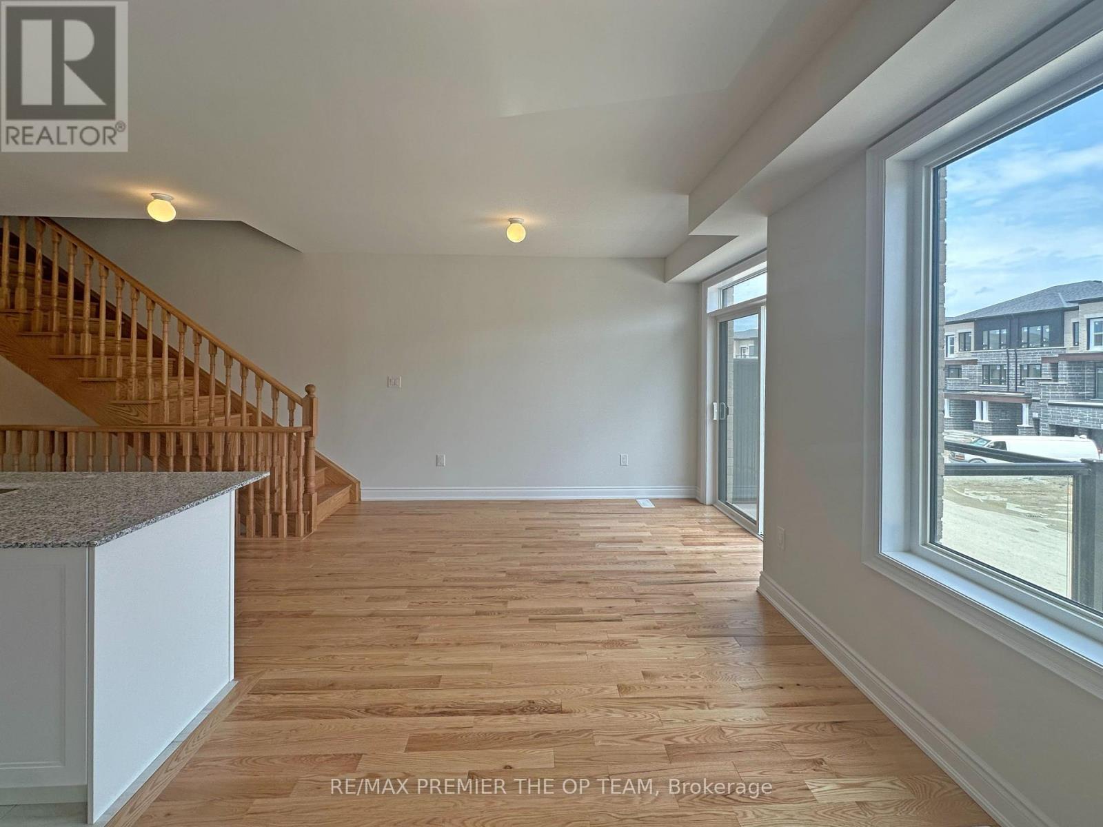 120 Tennant Circle, Vaughan, Ontario  L4L 5L5 - Photo 7 - N12426817