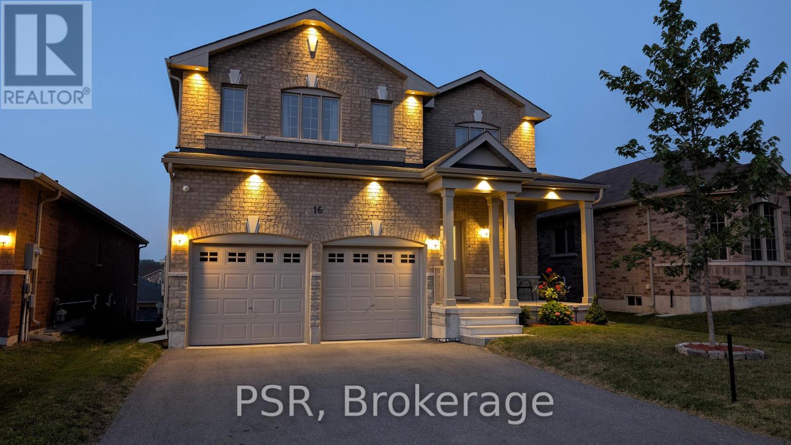 16 Hewson Street, Penetanguishene, Ontario  L9M 0V7 - Photo 2 - S12426733
