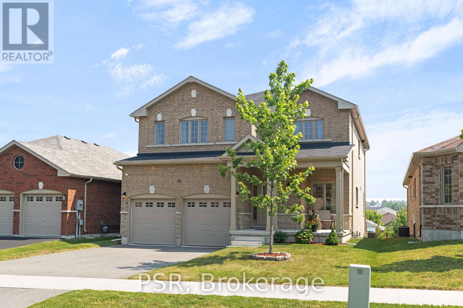 16 Hewson Street, Penetanguishene, Ontario  L9M 0V7 - Photo 3 - S12426733