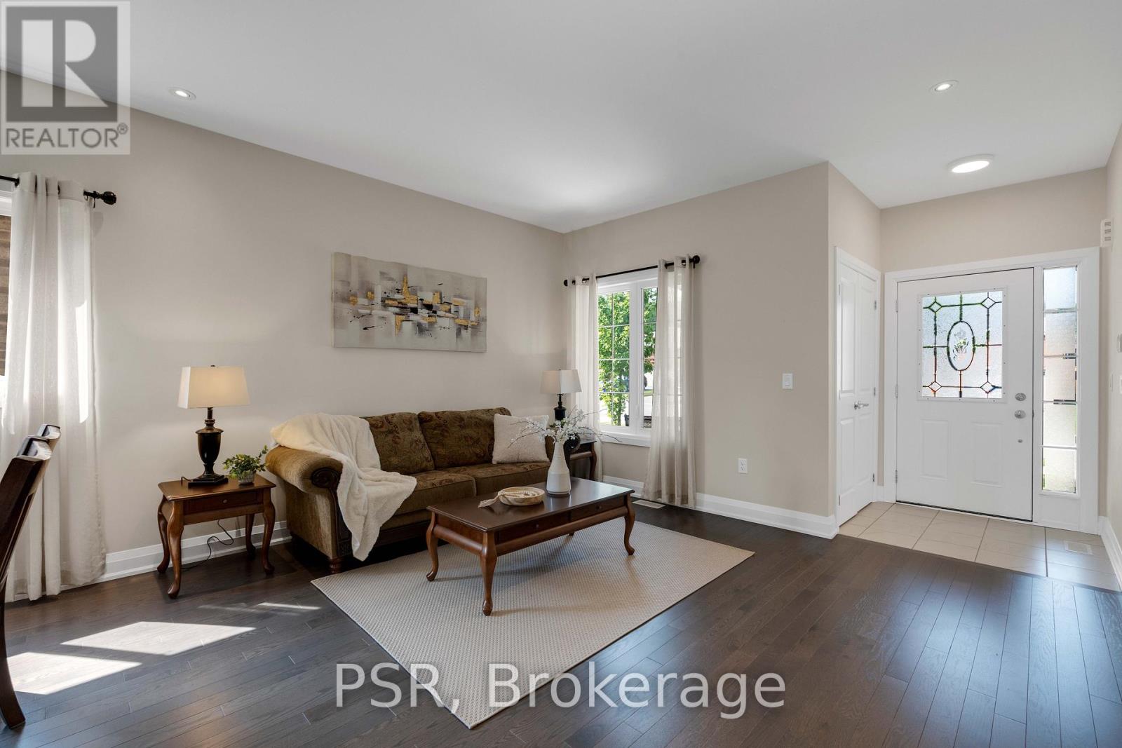 16 Hewson Street, Penetanguishene, Ontario  L9M 0V7 - Photo 8 - S12426733