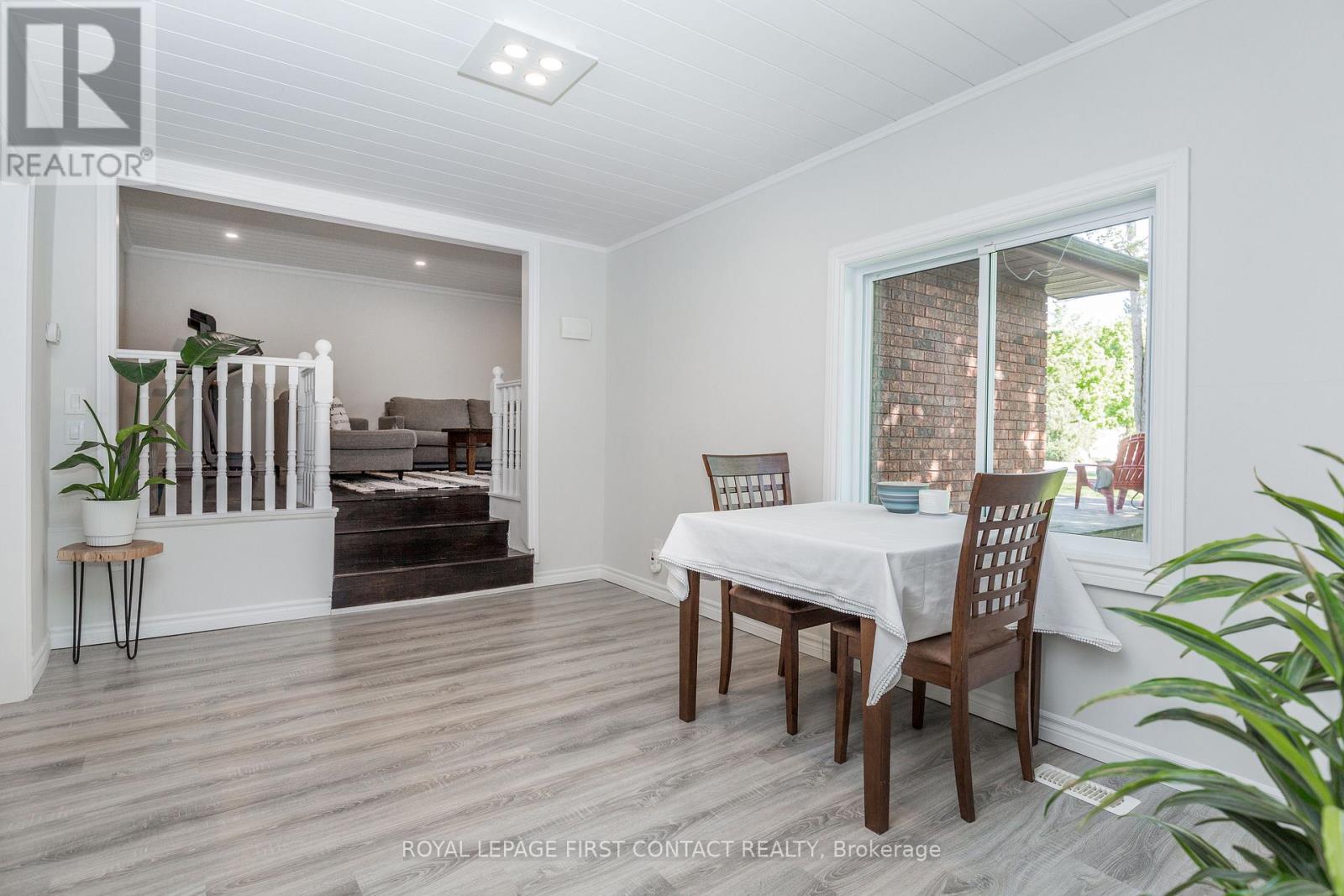 11 Broad Street, Penetanguishene, Ontario  L9M 1E9 - Photo 25 - S12426762