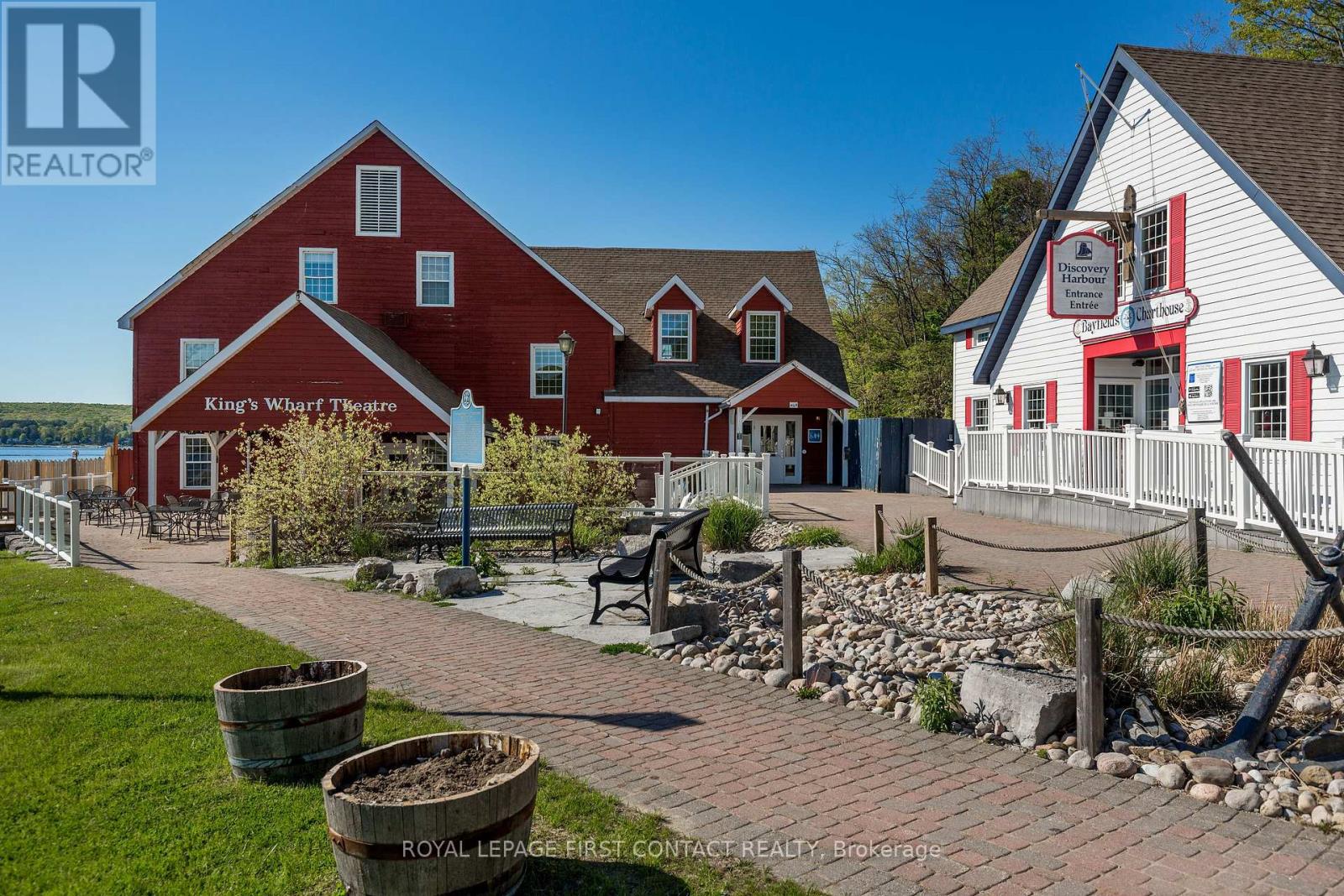 11 Broad Street, Penetanguishene, Ontario  L9M 1E9 - Photo 44 - S12426762