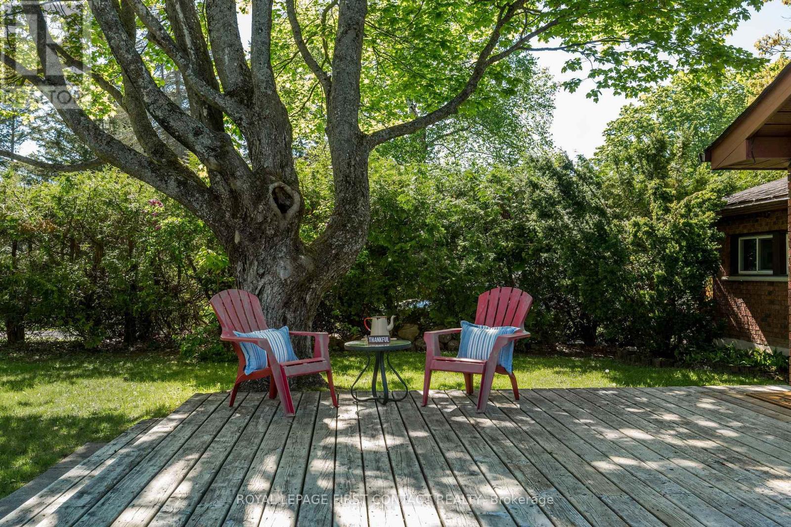 11 Broad Street, Penetanguishene, Ontario  L9M 1E9 - Photo 5 - S12426762