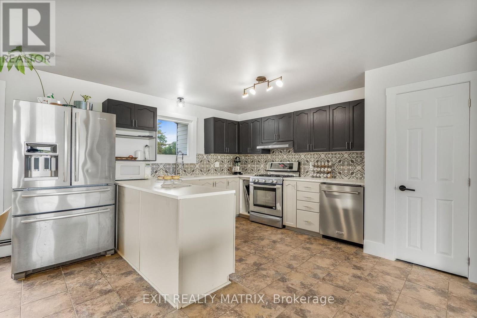 1895 Clark Road, Clarence-Rockland, Ontario  K4K 1K7 - Photo 6 - X12426890