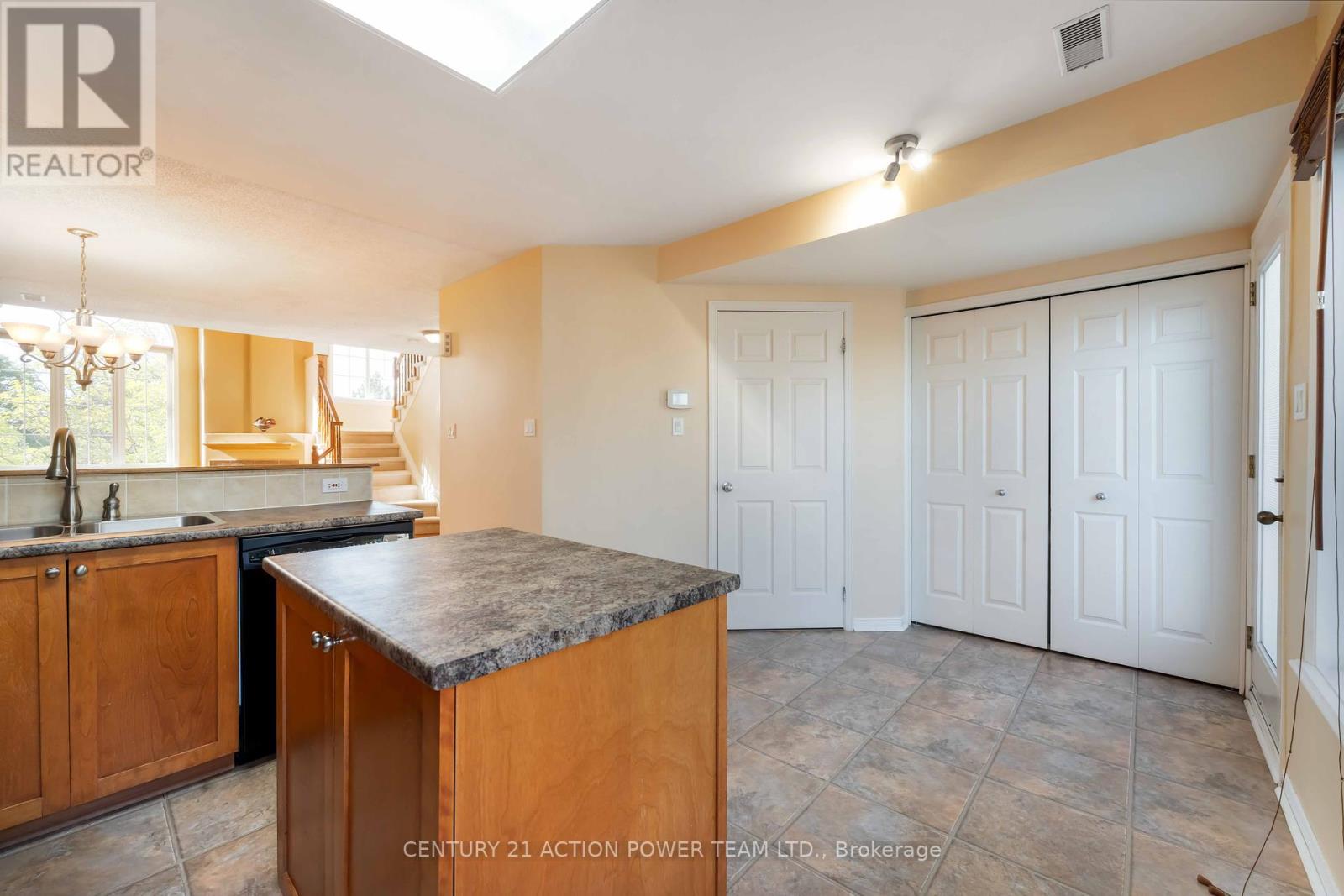 13 - 123 Gatestone Private, Ottawa, Ontario  K1J 1K5 - Photo 10 - X12426913