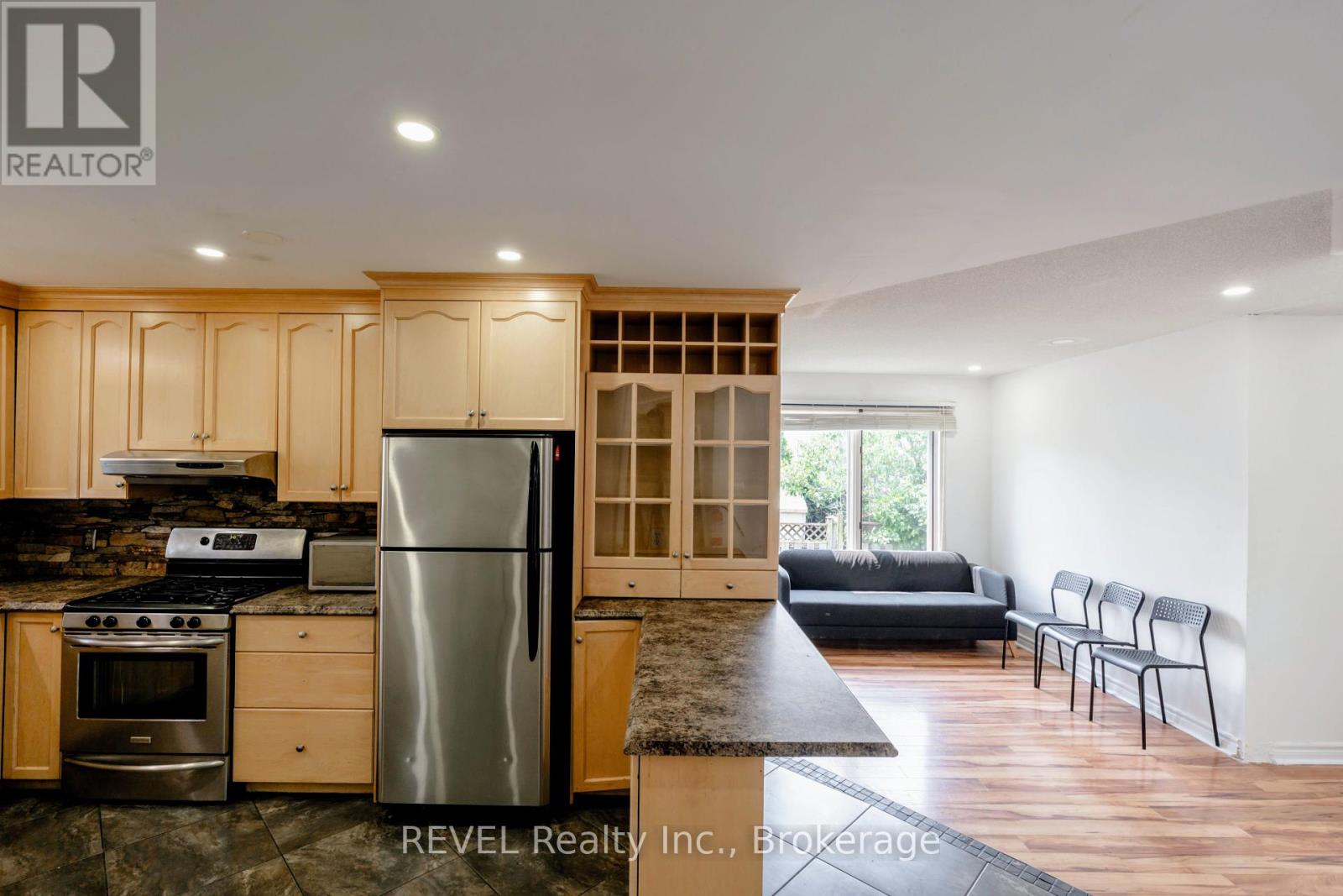 35 Summers Drive, Thorold (Confederation Heights), Ontario  L2V 4Z9 - Photo 10 - X12426925