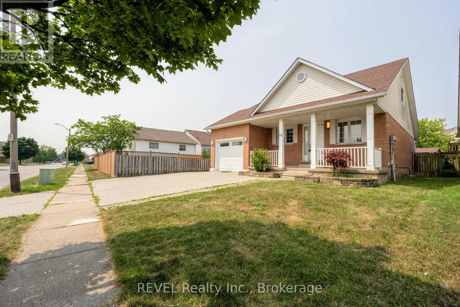 35 Summers Drive, Thorold (Confederation Heights), Ontario  L2V 4Z9 - Photo 3 - X12426925