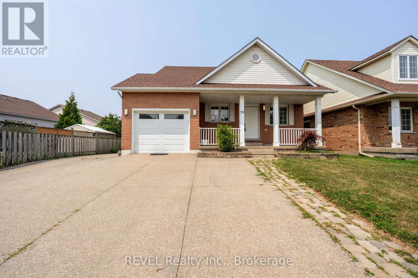 35 Summers Drive, Thorold (Confederation Heights), Ontario  L2V 4Z9 - Photo 4 - X12426925