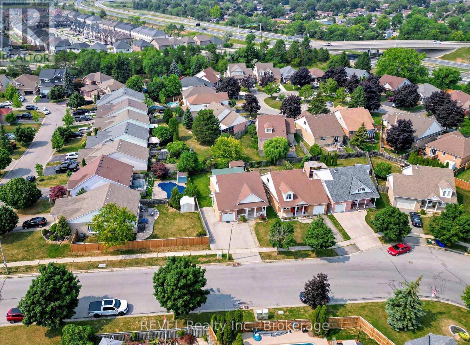 35 Summers Drive, Thorold (Confederation Heights), Ontario  L2V 4Z9 - Photo 6 - X12426925