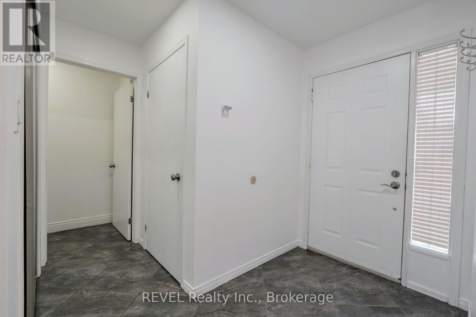 35 Summers Drive, Thorold (Confederation Heights), Ontario  L2V 4Z9 - Photo 7 - X12426925