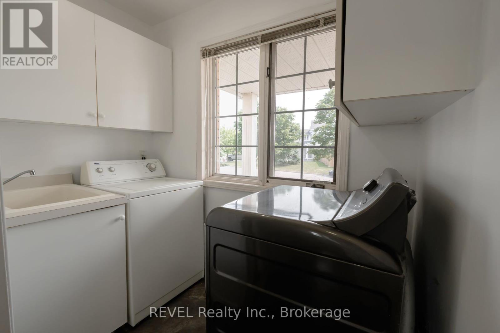 35 Summers Drive, Thorold (Confederation Heights), Ontario  L2V 4Z9 - Photo 8 - X12426925