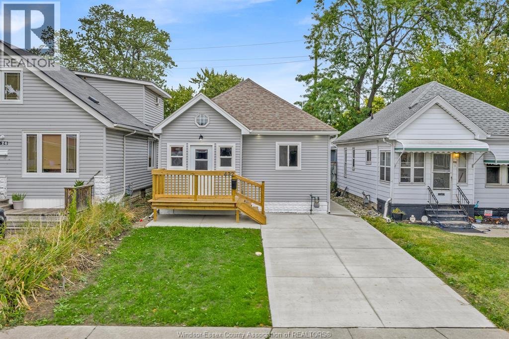 MLS# 25024433: 432 MCKAY AVENUE, Windsor, Canada