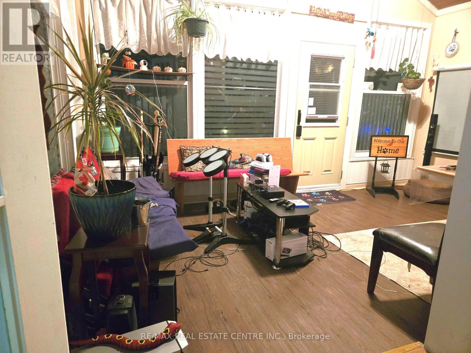 61 Cook Street, Halton Hills, Ontario  L7J 1Z5 - Photo 2 - W12426706