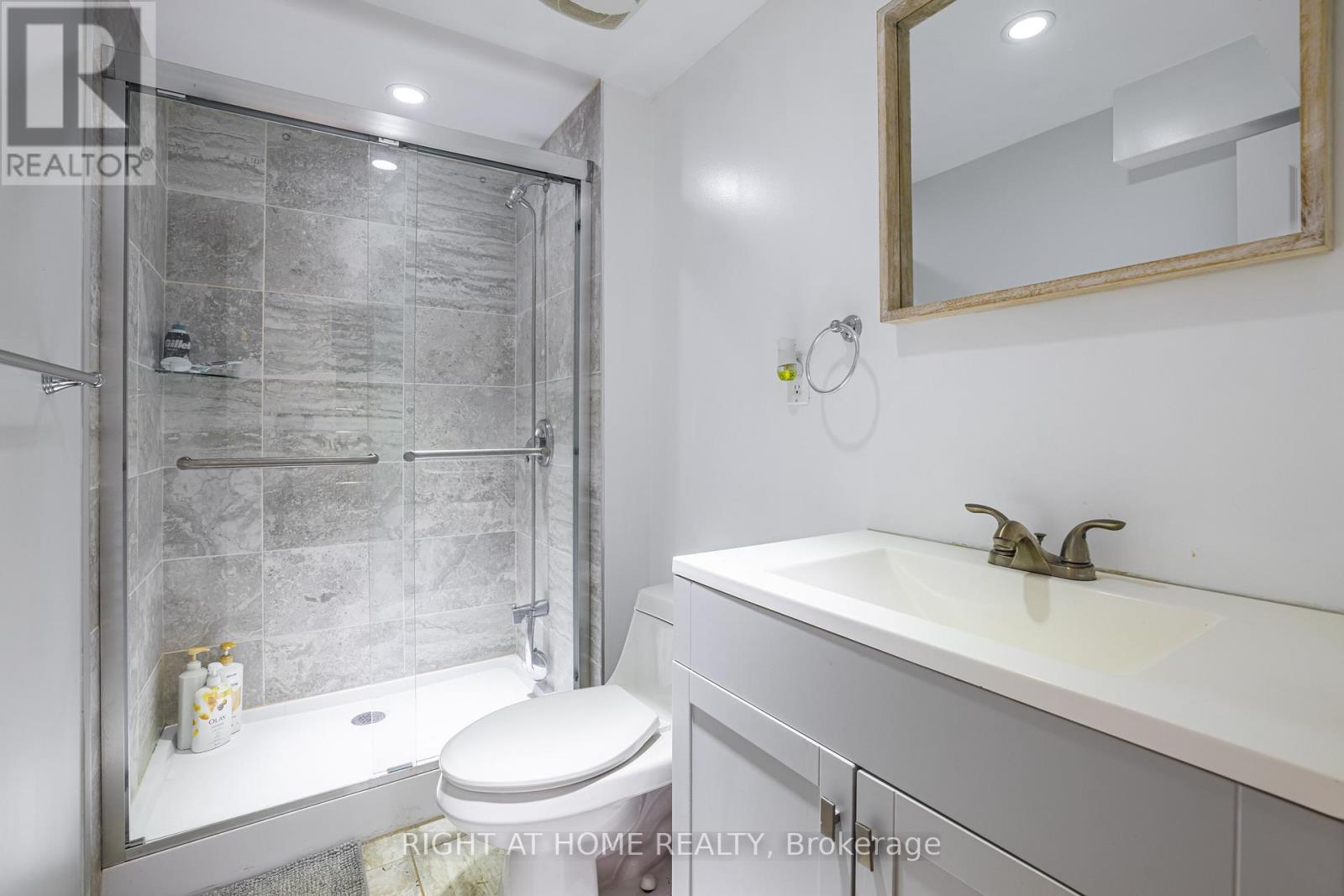 2076 Constance Drive, Oakville, Ontario  L6J 2V7 - Photo 11 - W12426717